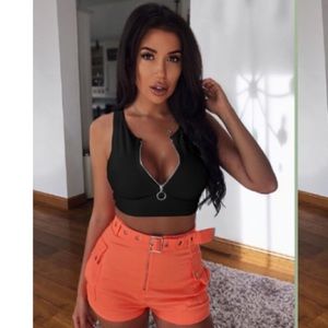 RIBBED ZIPPERED CROP TOP!